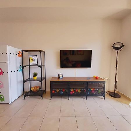 Popart -Spacious 3Rdfl 1Bdr W/Balcony/View Apartment เอเธนส์ ภายนอก รูปภาพ